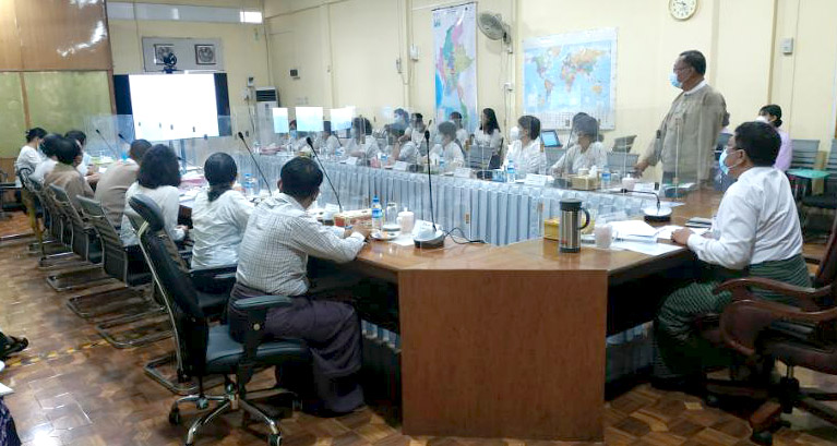 သီးနှံအလိုက် ကျရောက်တတ်သည့် ဖျက်ပိုးများ နှင့် ပတ်သက်၍ ကြိုတင်အသိပေးခြင်း သတိပေးခြင်း လုပ်ငန်းများကို အီလက်ထရောနစ် ဆက်သွယ်ရေး နည်းပညာ အသုံး ပြု ပြီး တောင်သူများထံ အချိန်နှင့် တပြေးညီ ရောက်ရှိရေး စီမံ ဆောင်ရွက် လျက်ရှိ
